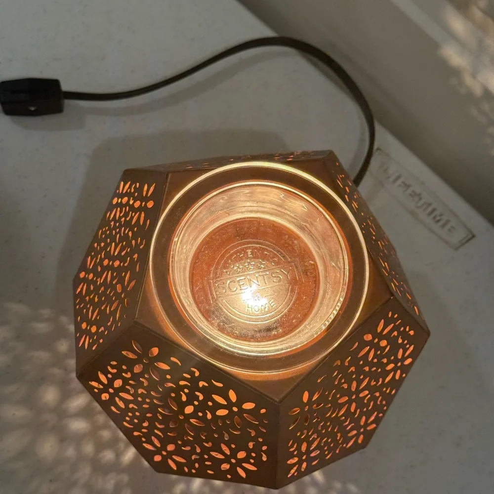 Scentsy Copper Cast Warmer ~ Like NEW